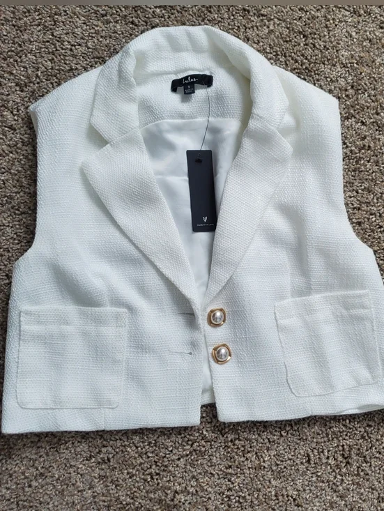 Lulus 🤍 - Picture 6 of 10